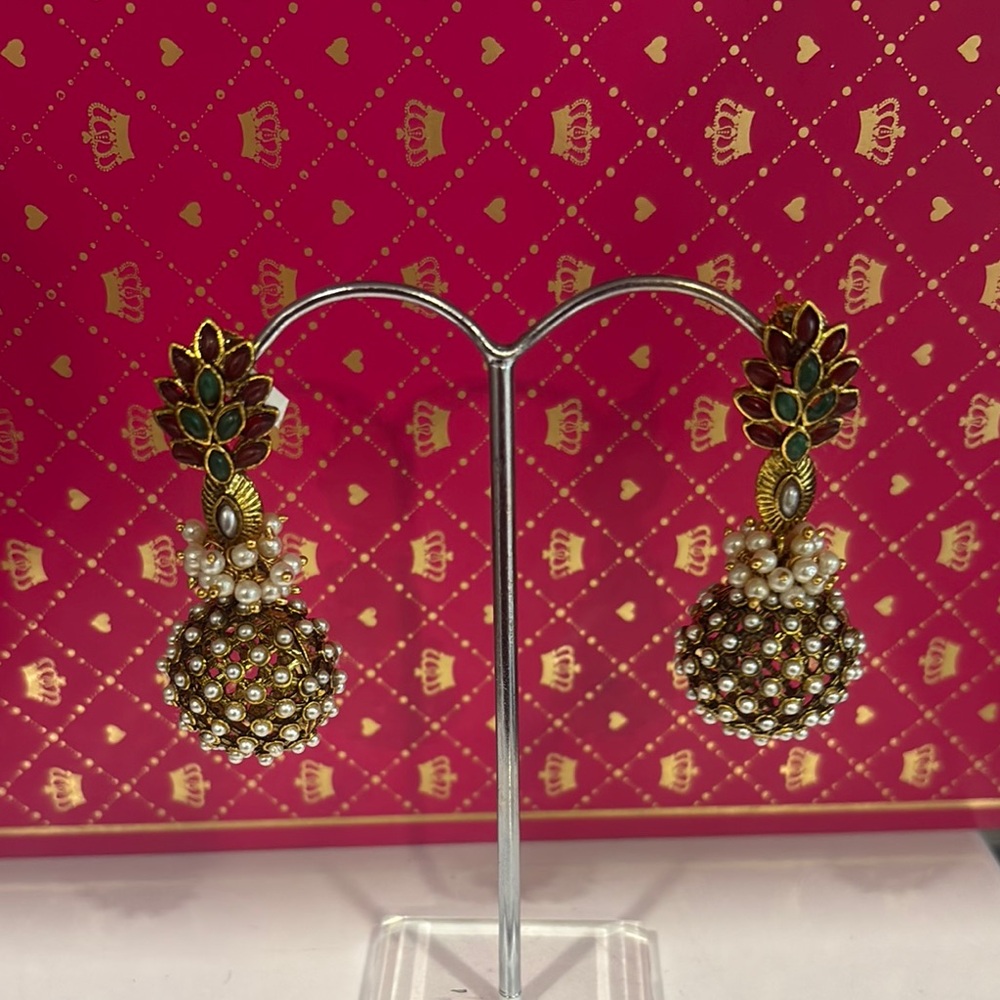 Elegant Gold and Green Earrings